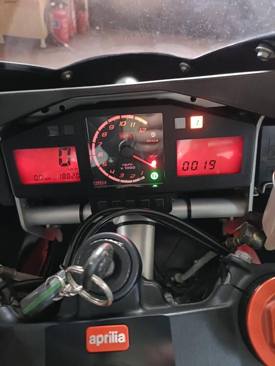 Aprilia RSV 1000 (2000 - 01) (5)