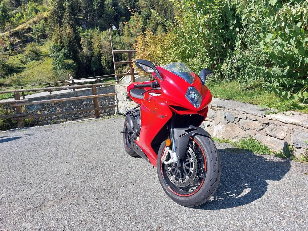 MV Agusta F3 800 Rosso (2021 - 23) (2)