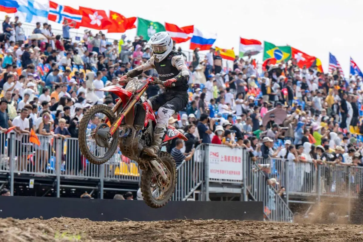 MXGP #19. GP Cina. Colpo di Scena. Gajser intrappolato in un incubo, Prado nuovo leader  [VIDEO] (18)