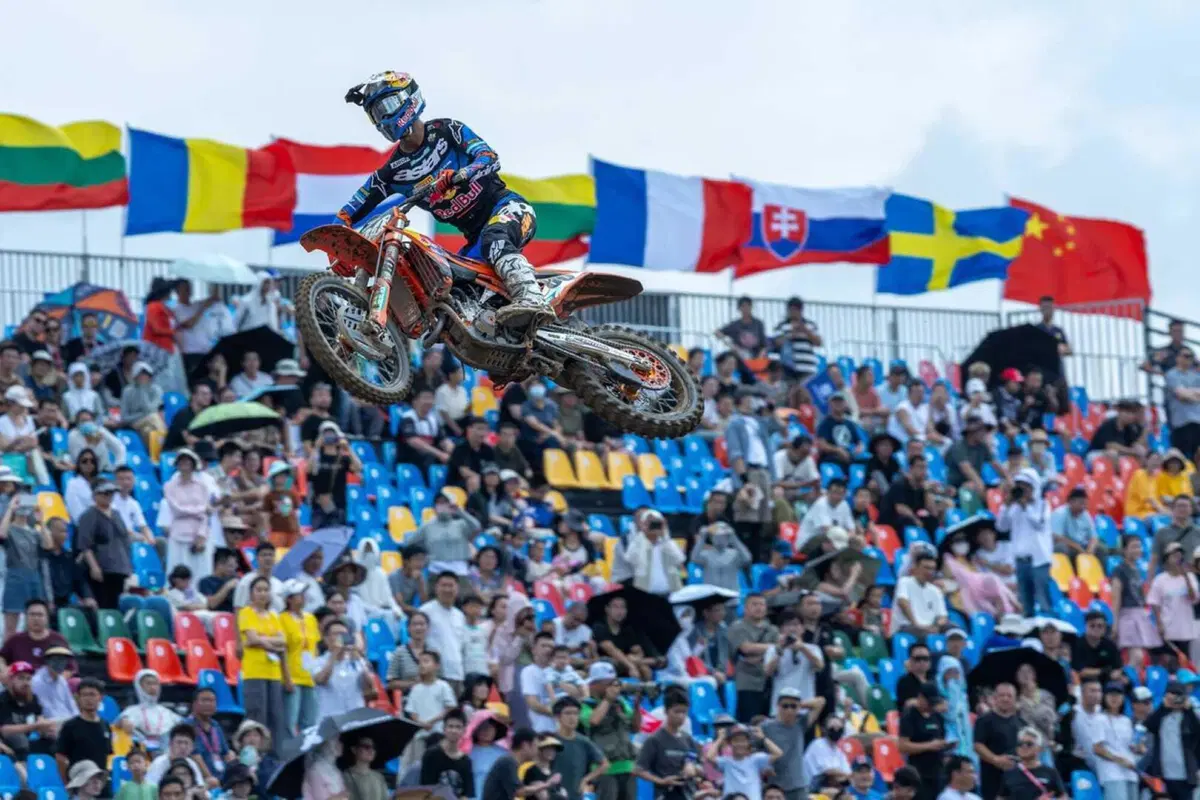 MXGP #19. GP Cina. Colpo di Scena. Gajser intrappolato in un incubo, Prado nuovo leader  [VIDEO] (22)