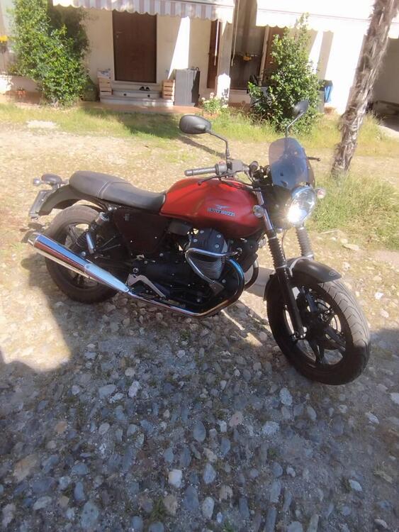 Moto Guzzi V7 II Stone (2015 - 17) (4)