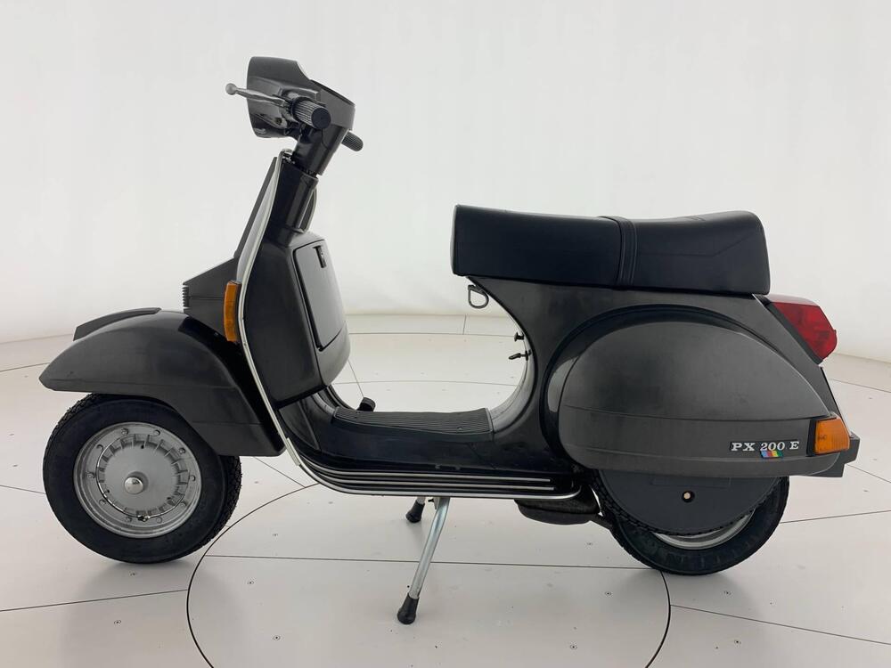 Piaggio Vespa PX 200 E Arcobaleno (2)