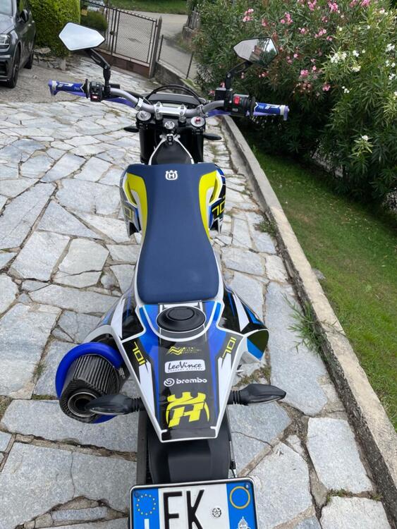 Husqvarna 701 Supermoto (2017 - 19) (2)