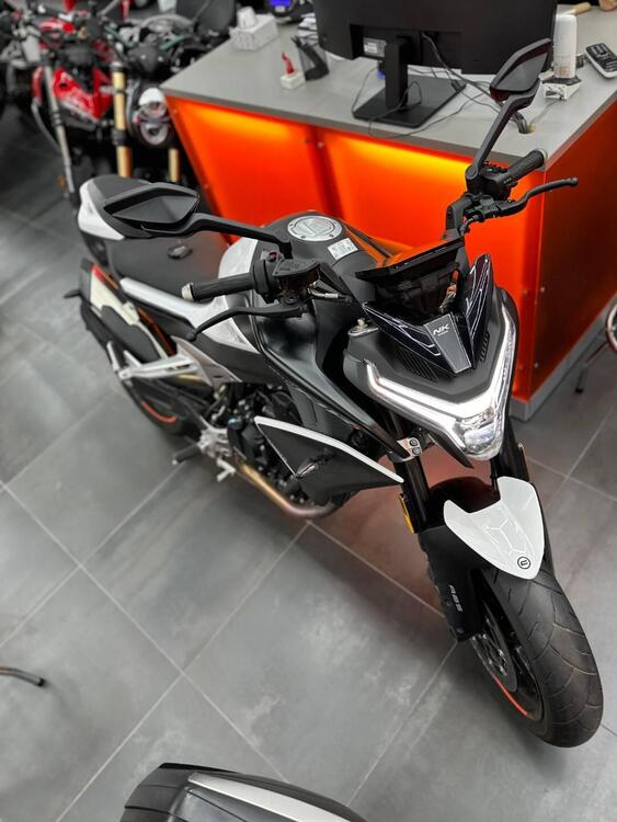 CFMOTO 800NK Advanced (2023 - 24) (4)