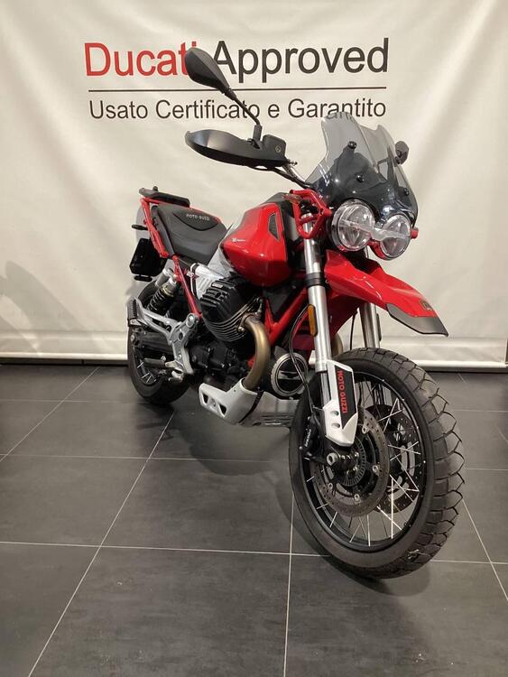 Moto Guzzi V85 TT Evocative Graphics (2021 - 23) (2)