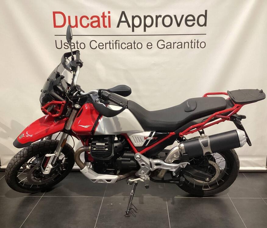 Moto Guzzi V85 TT Evocative Graphics (2021 - 23) (3)