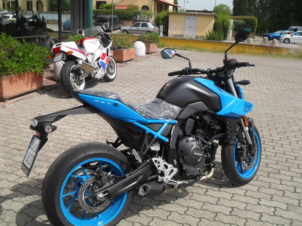 Suzuki GSX-8S (2023 - 24) (4)