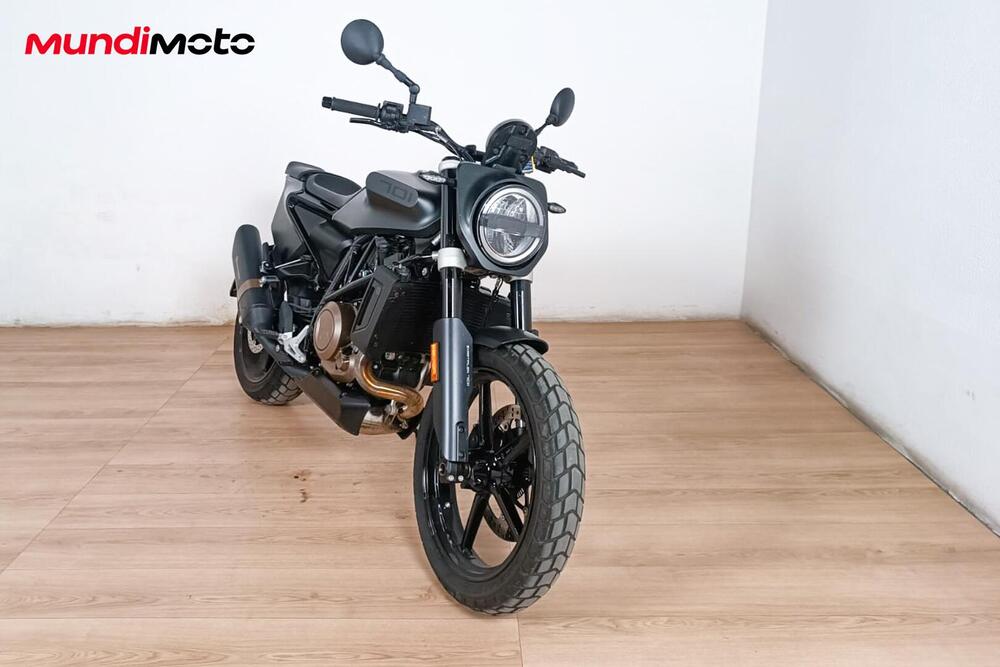 Husqvarna Svartpilen 701 (2019) (2)