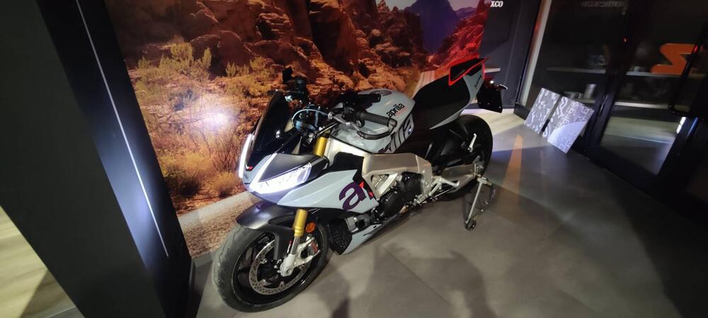 Aprilia Tuono 1100 V4 (2021 - 24) (4)