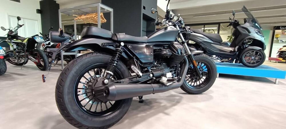 Moto Guzzi V9 Bobber (2021 - 24) (3)