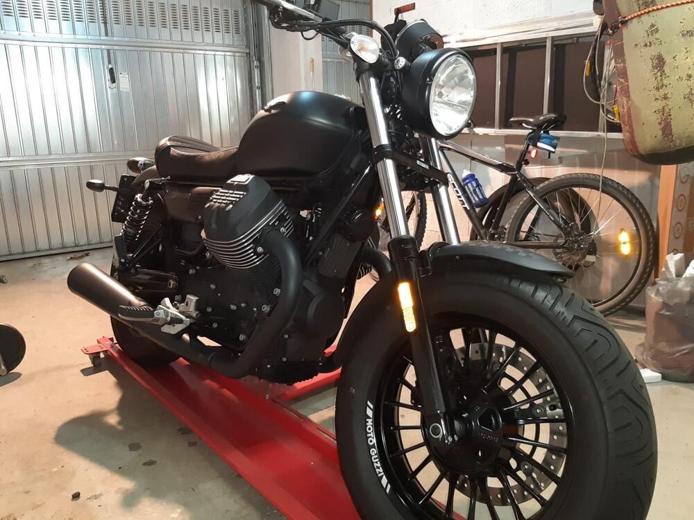 Moto Guzzi V9 Bobber (2018 - 20) (5)