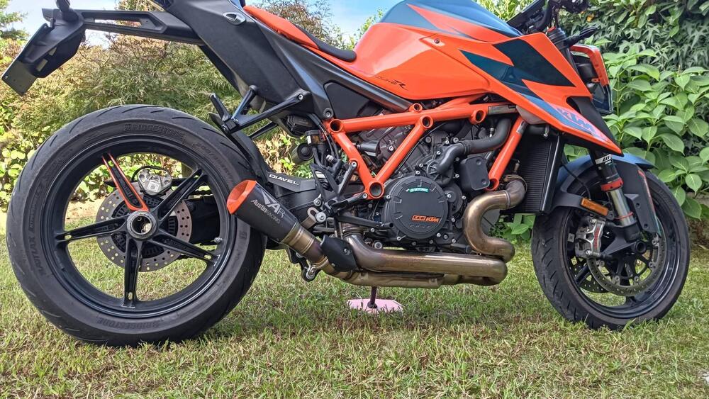 KTM 1290 Super Duke R (2021) (3)