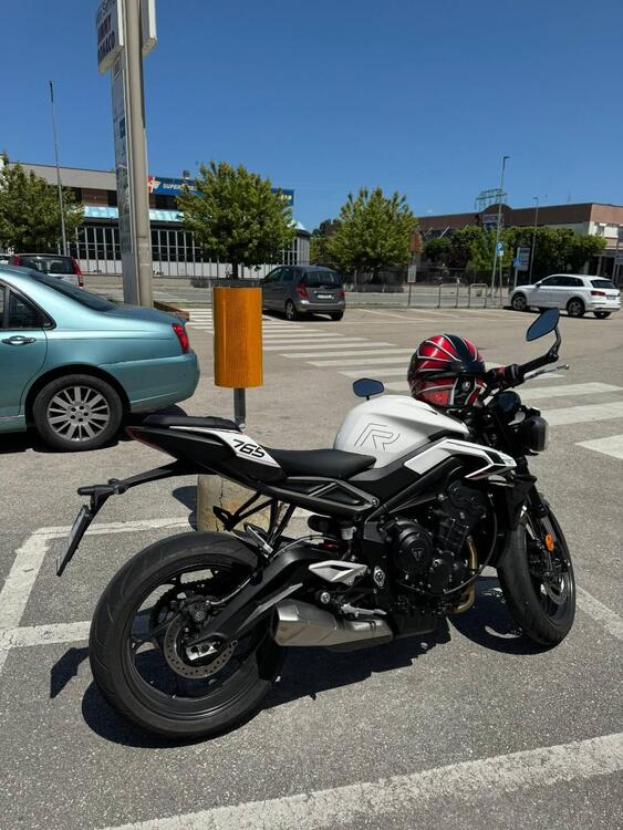 Triumph Street Triple 765 R (2023 - 24) (2)