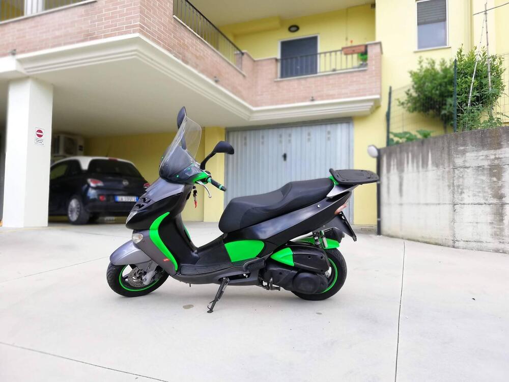 Aprilia Leonardo 300 ST (2)