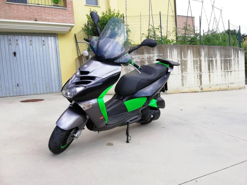 Aprilia Leonardo 300 ST (3)