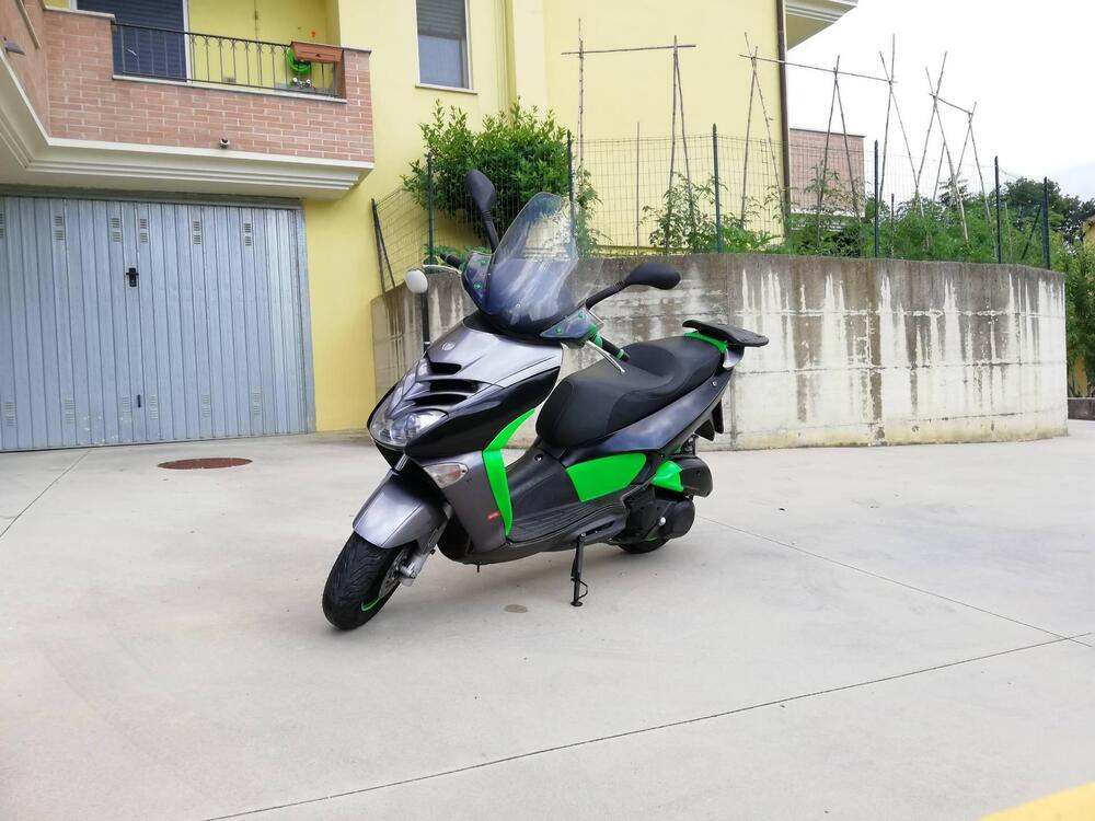 Aprilia Leonardo 300 ST (4)