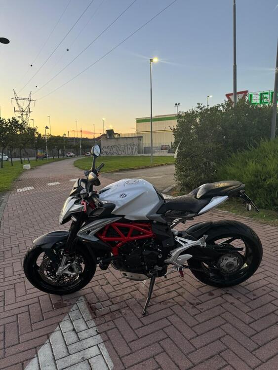 MV Agusta Brutale 800 RR (2021 - 24) (4)