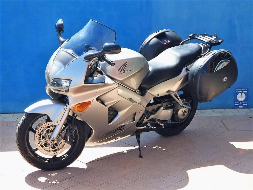 Honda VFR 800 (1998 - 01) (4)