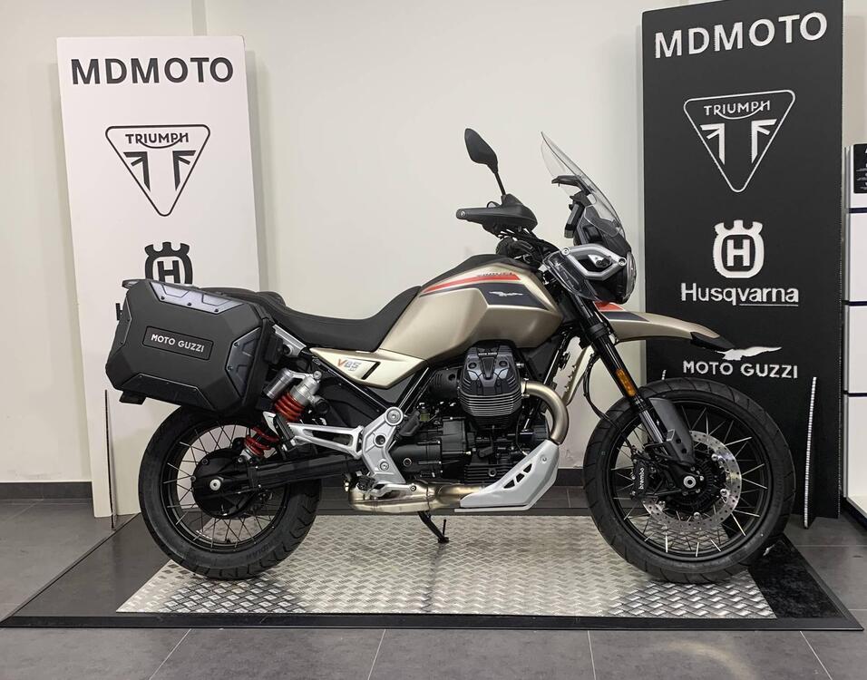 Moto Guzzi V85 TT Travel (2024)