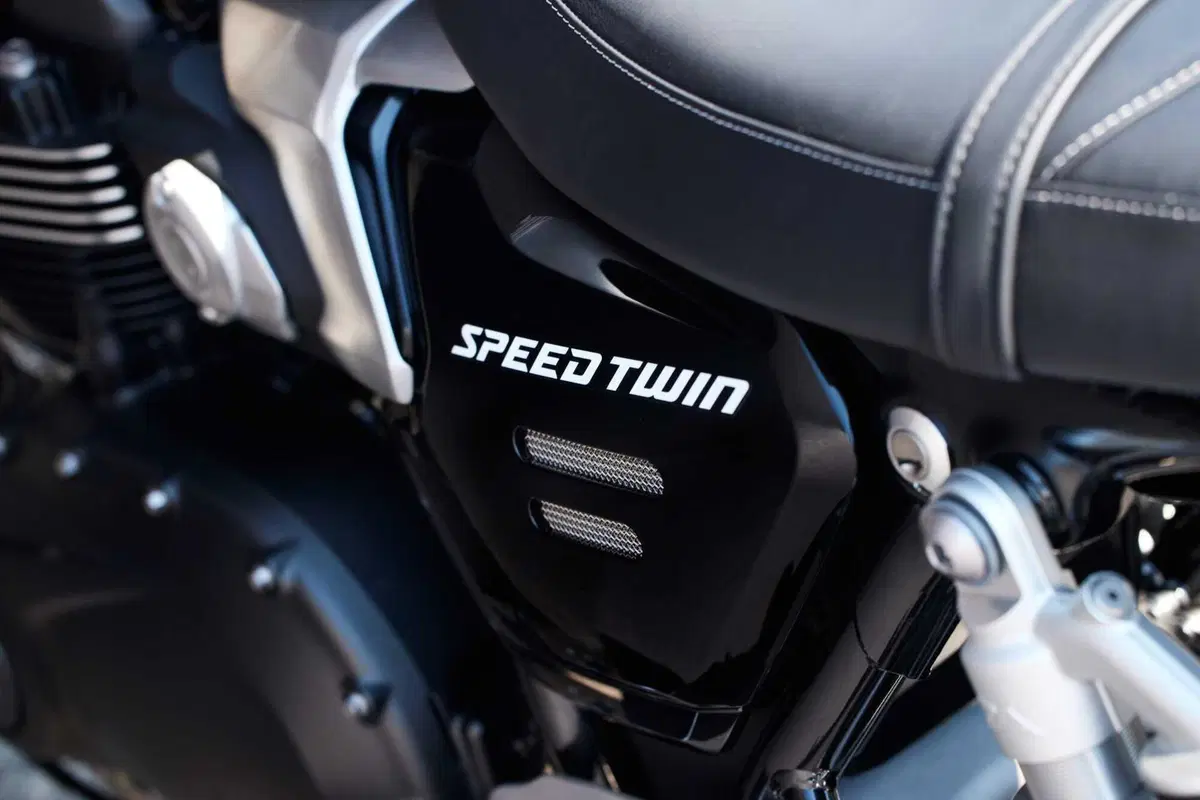 Triumph Speed Twin 2025 e Speed Twin RS, arrivano a dicembre 2024 (10)