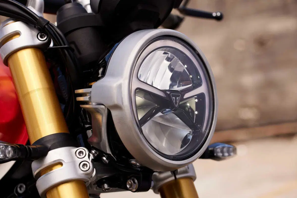 Triumph Speed Twin 2025 e Speed Twin RS, arrivano a dicembre 2024