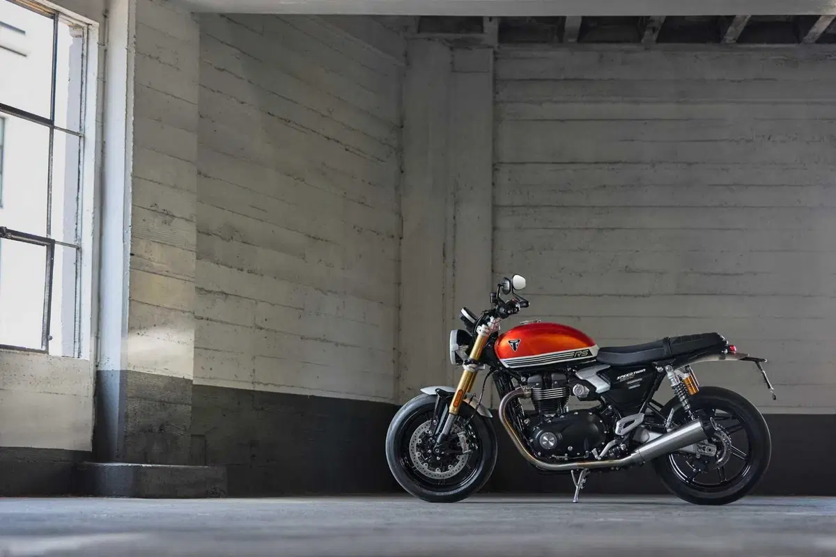 Triumph Speed Twin 2025 e Speed Twin RS, arrivano a dicembre 2024 (9)