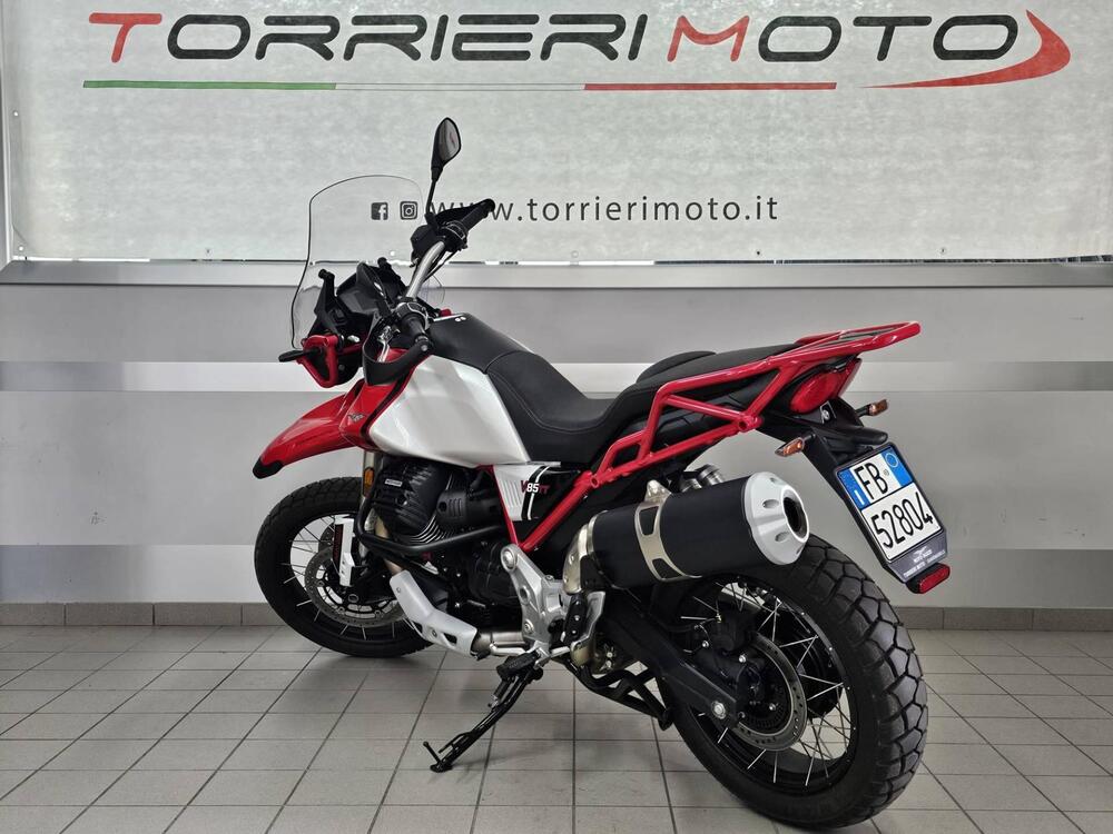 Moto Guzzi V85 TT Evocative Graphics (2021 - 23) (4)