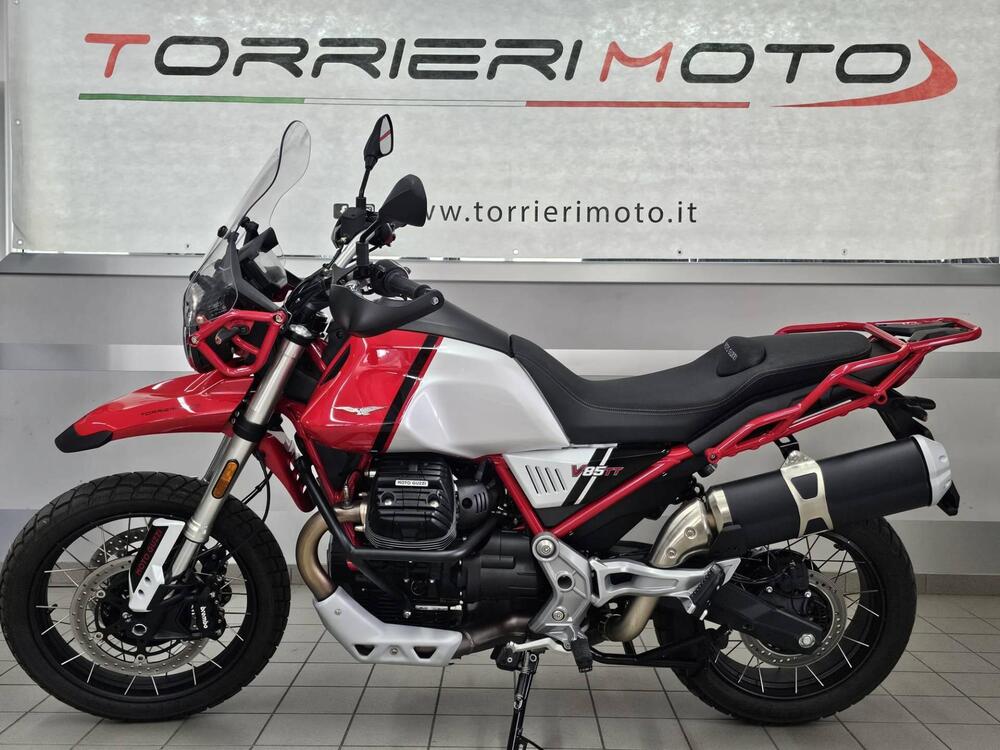 Moto Guzzi V85 TT Evocative Graphics (2021 - 23) (3)