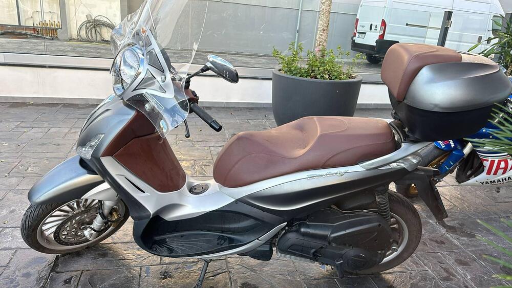 Piaggio Beverly 300 i.e. ABS-ASR (2016 - 20) (2)