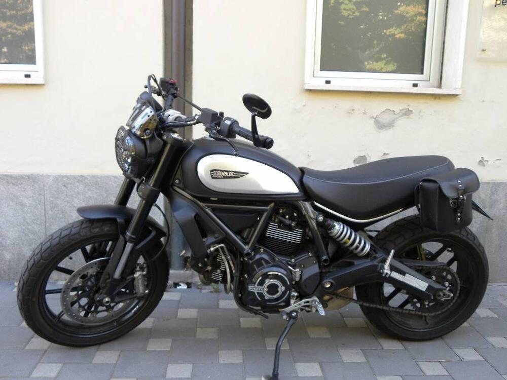 Ducati Scrambler 800 Icon Dark (2021 - 22) (2)