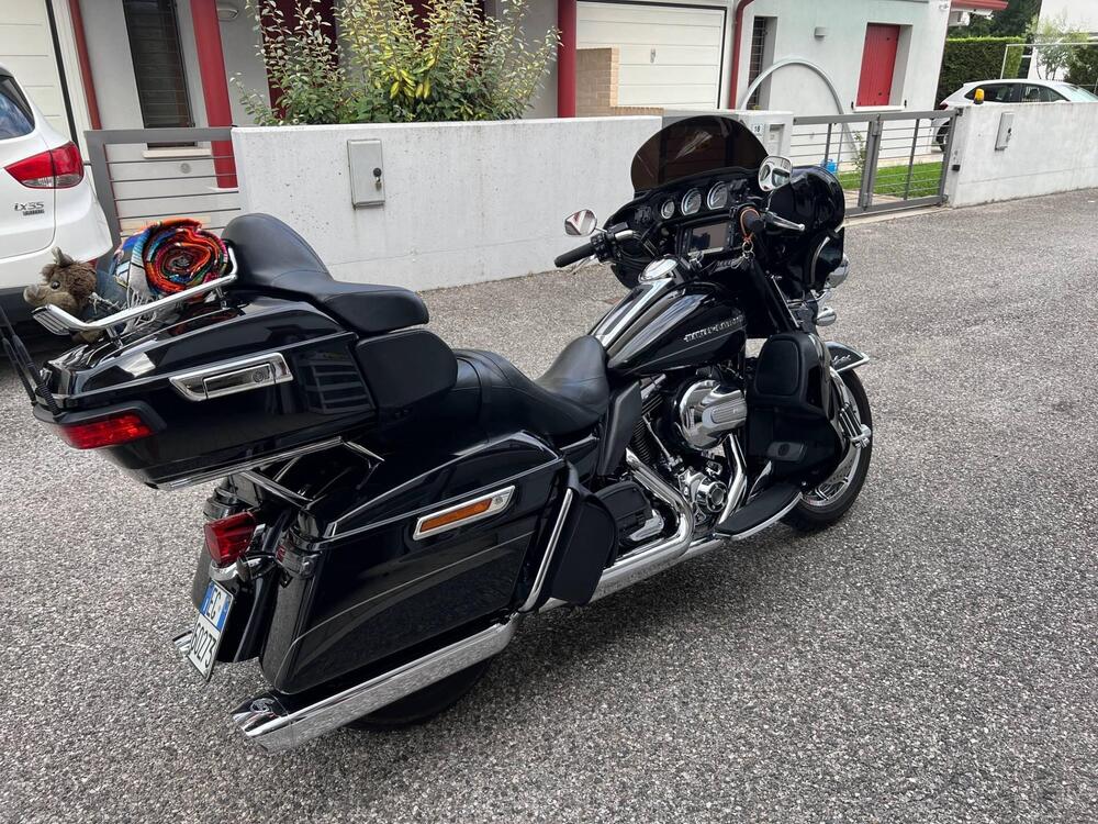 Harley-Davidson 1690 Electra Glide Ultra Limited (2016) - FLHTK (2)