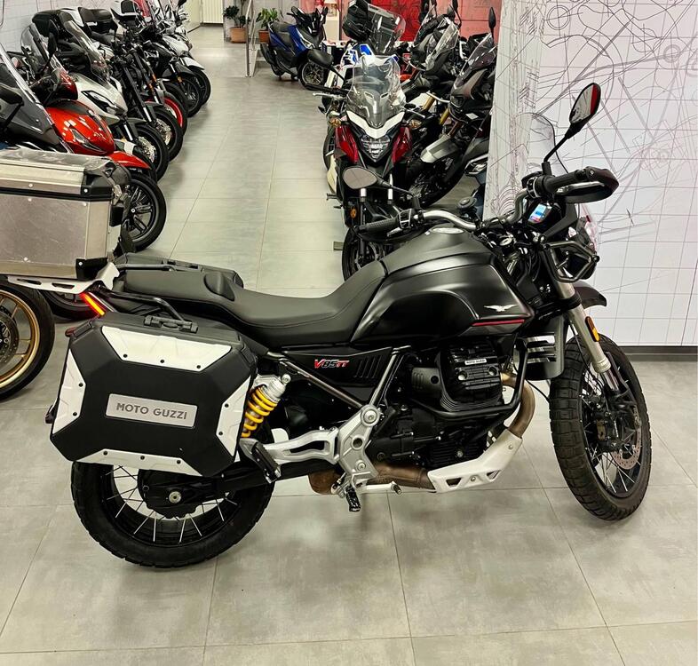 Moto Guzzi V85 TT Travel (2021 - 23)