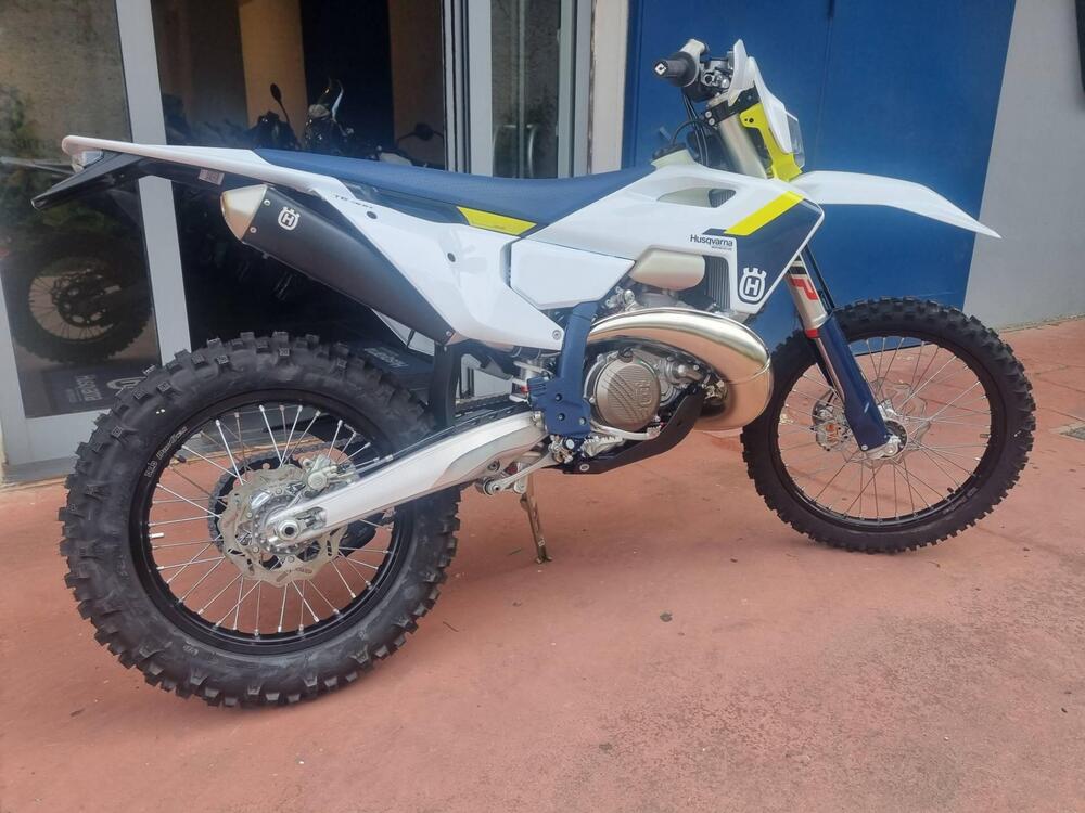 Husqvarna TE 300 (2025) (4)