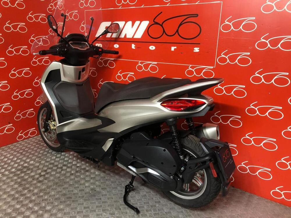 Piaggio Beverly 300 Hpe (2021) (4)