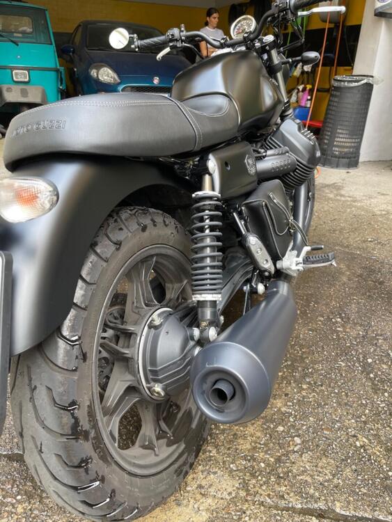 Moto Guzzi V7 III Stone Night Pack (2019 - 20) (3)