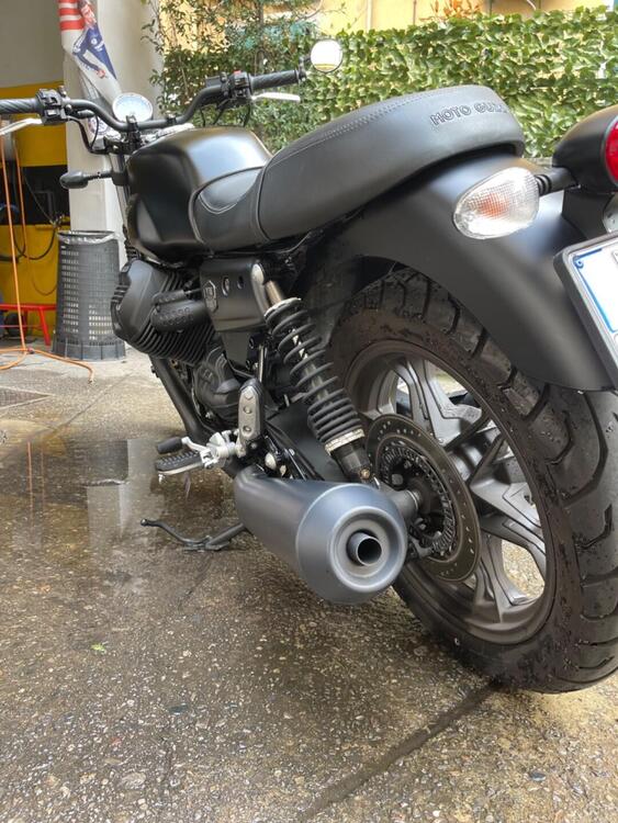 Moto Guzzi V7 III Stone Night Pack (2019 - 20) (4)