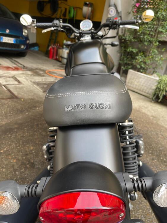 Moto Guzzi V7 III Stone Night Pack (2019 - 20) (5)