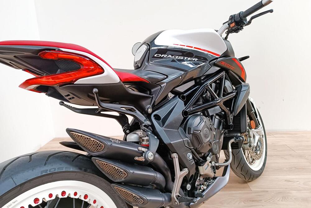 MV Agusta Dragster 800 RR Pirelli (2019) (4)