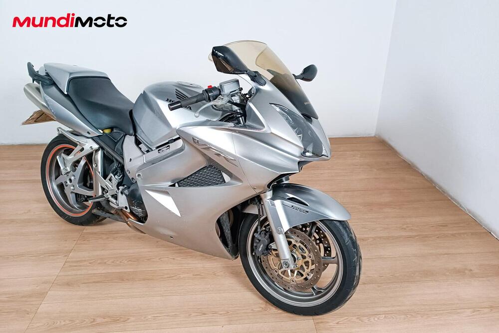 Honda VFR 800 (1998 - 01) (2)