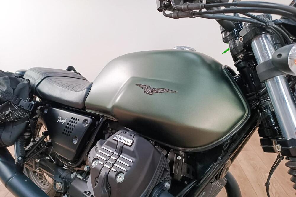 Moto Guzzi V7 III Rough (2018 - 20) (5)