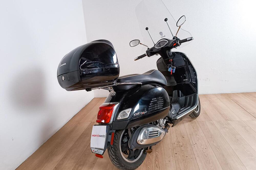 Vespa GTS 300 Hpe Super Tech (2019) (3)