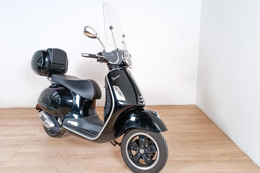 Vespa GTS 300 Hpe Super Tech (2019) (2)