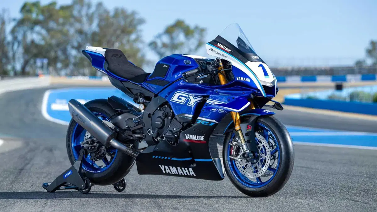 R1 Race e R1 GYTR, il cuore racing di Yamaha