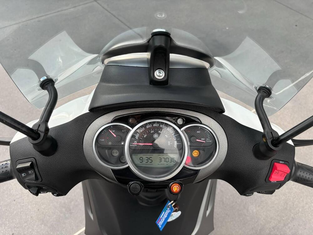 Piaggio Beverly 350 SportTouring ie ABS (2011 - 17) (2)