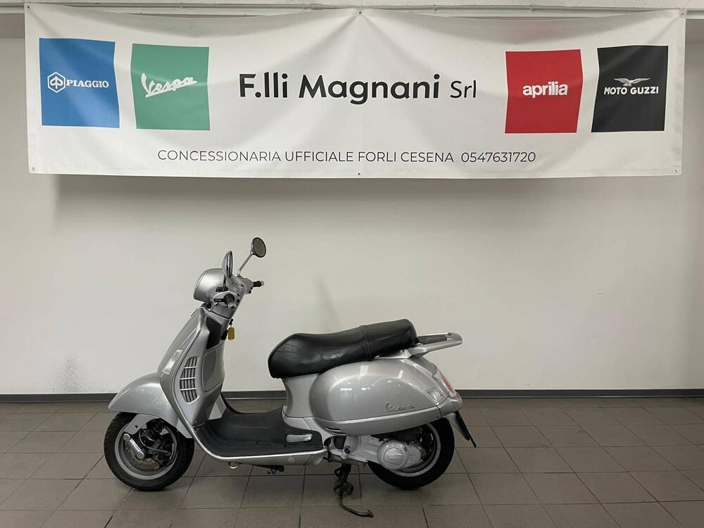 Vespa Granturismo 200 L (2)