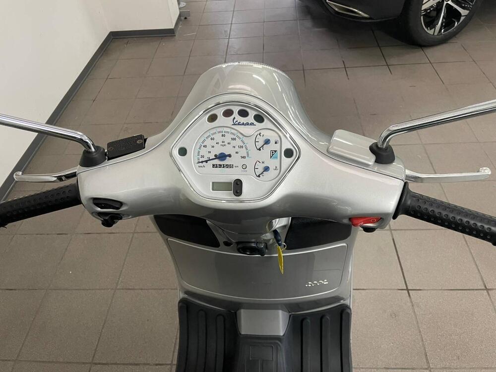 Vespa Granturismo 200 L (3)