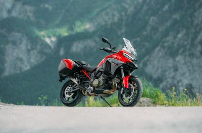 Nuova Ducati Multistrada V4, V4 S e Pikes Peak 2025. La tecnica della MotoGP arriva sulla Maxi Enduro e sulla Crossover [VIDEO E GALLERY]