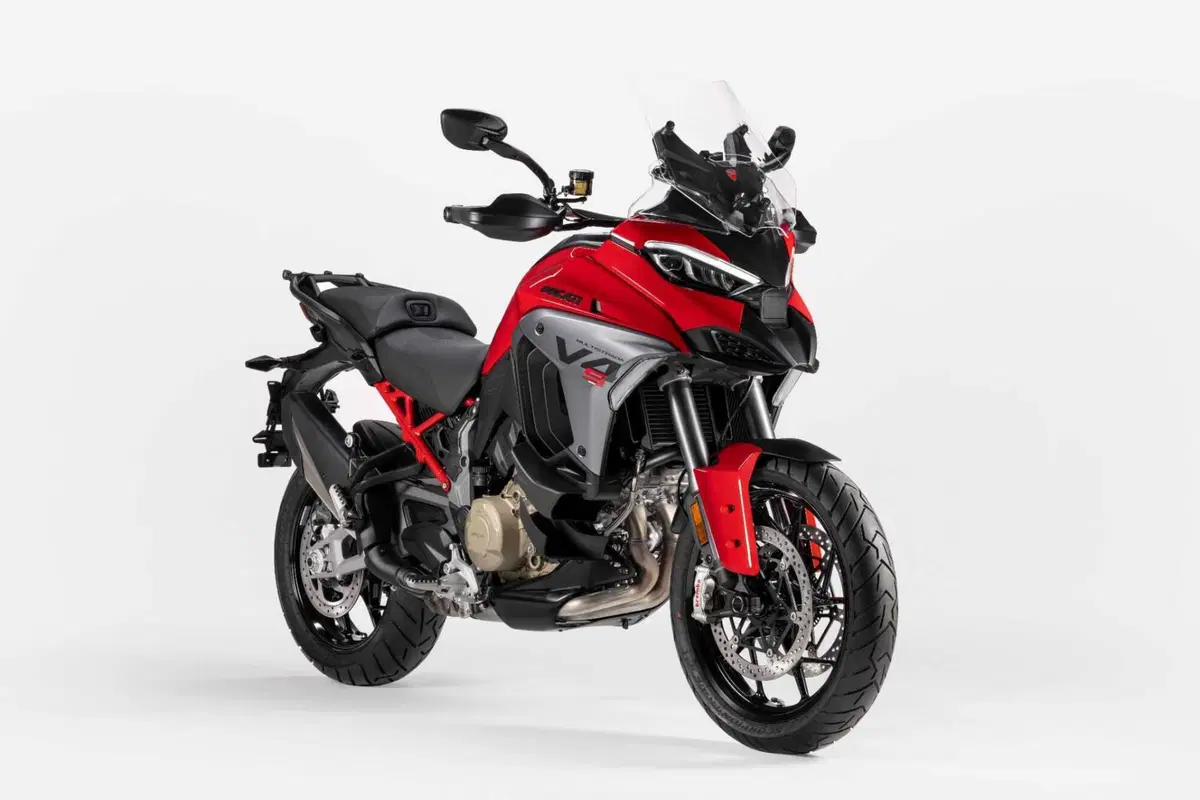 Nuova Ducati Multistrada V4, V4 S e Pikes Peak 2025. La tecnica della MotoGP arriva sulla Maxi Enduro e sulla Crossover [VIDEO E GALLERY] (2)
