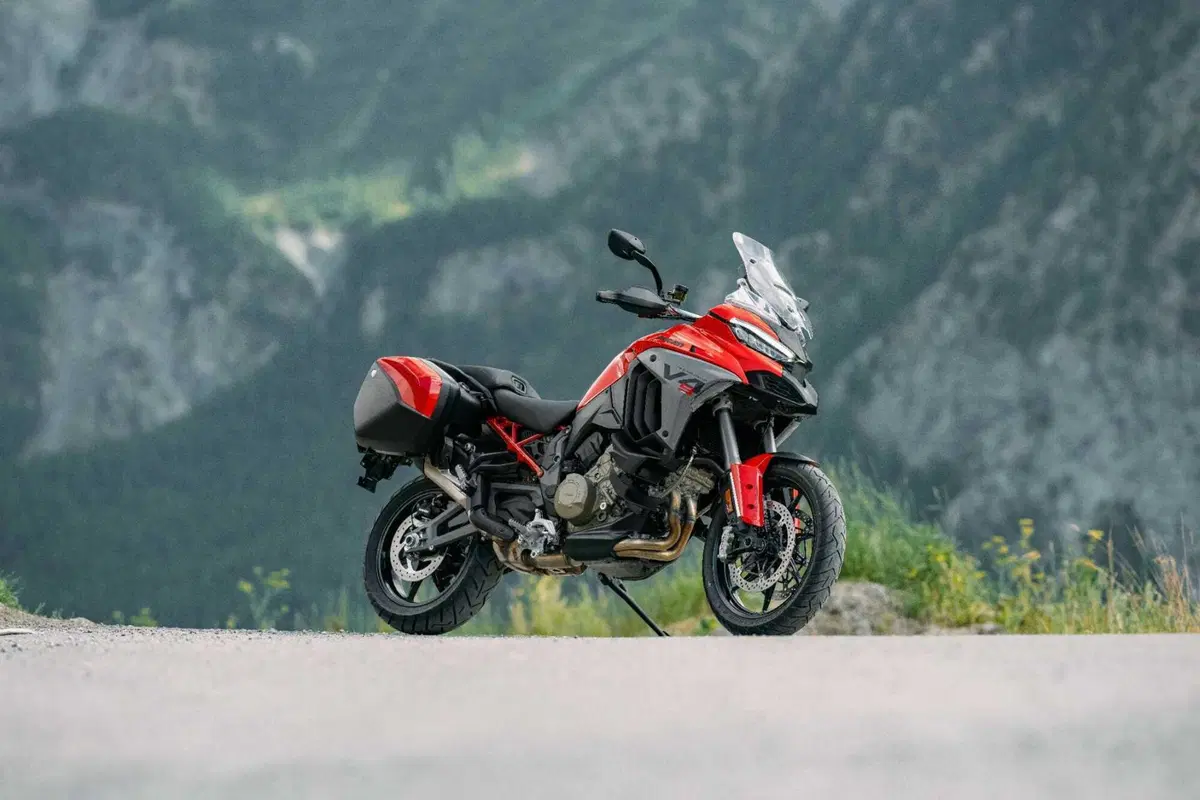 Nuova Ducati Multistrada V4, V4 S e Pikes Peak 2025. La tecnica della MotoGP arriva sulla Maxi Enduro e sulla Crossover [VIDEO E GALLERY] (9)