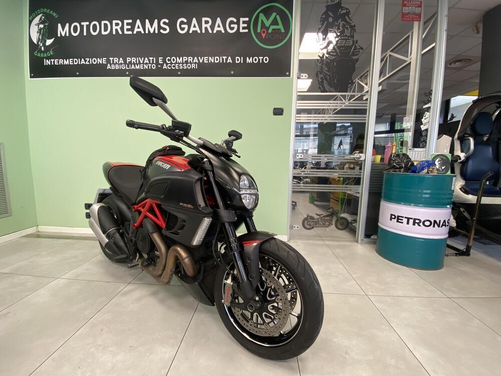 Ducati Diavel 1200 Carbon (2010 - 13) (2)